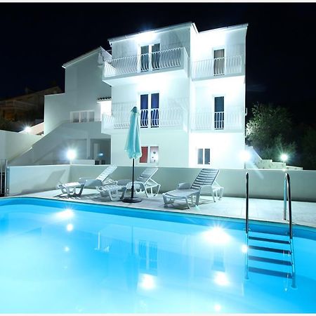 Apartments Huljev Примоштен Екстер'єр фото