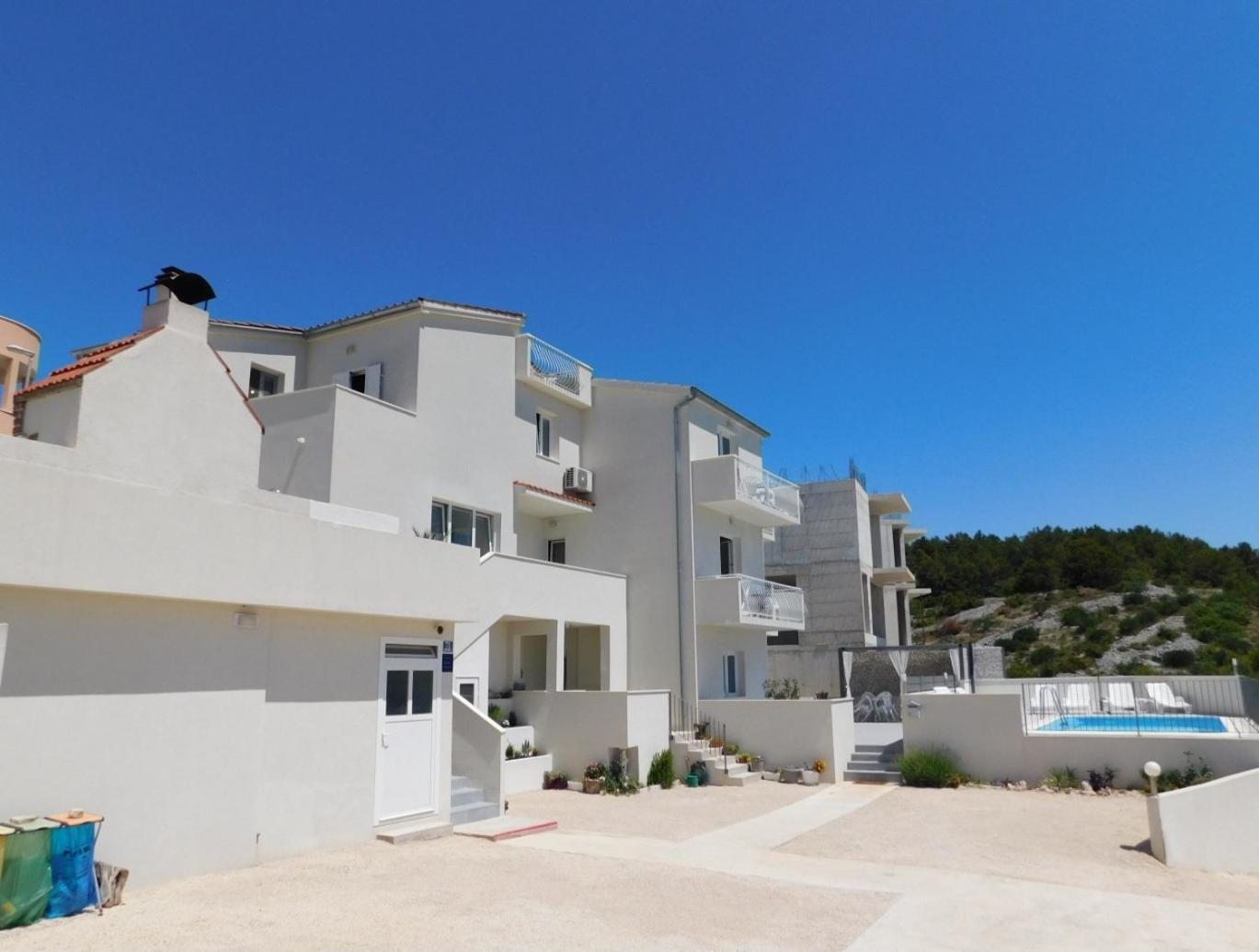 Apartments Huljev Примоштен Екстер'єр фото