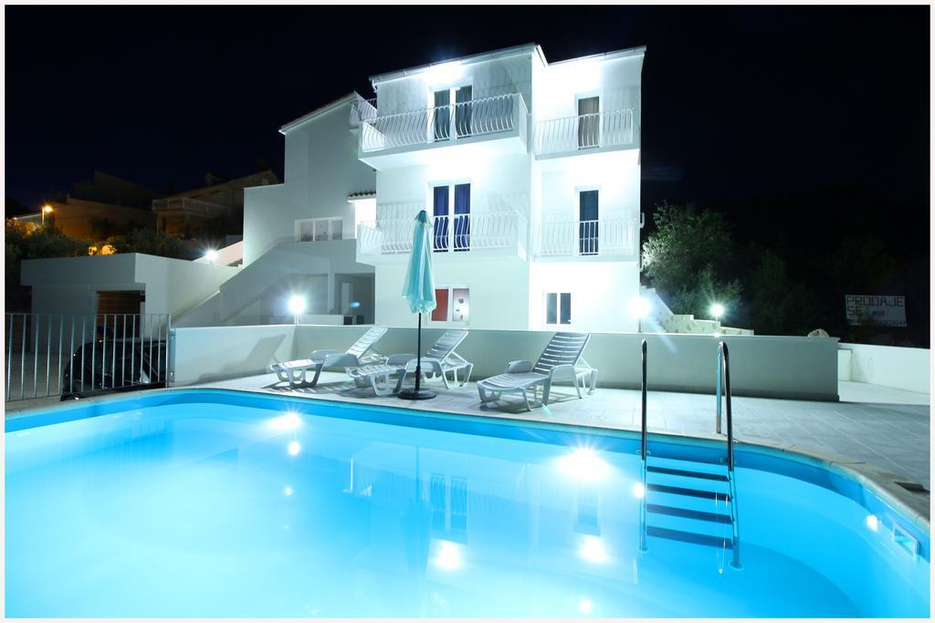 Apartments Huljev Примоштен Екстер'єр фото