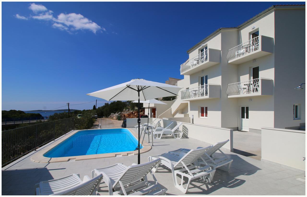 Apartments Huljev Примоштен Екстер'єр фото