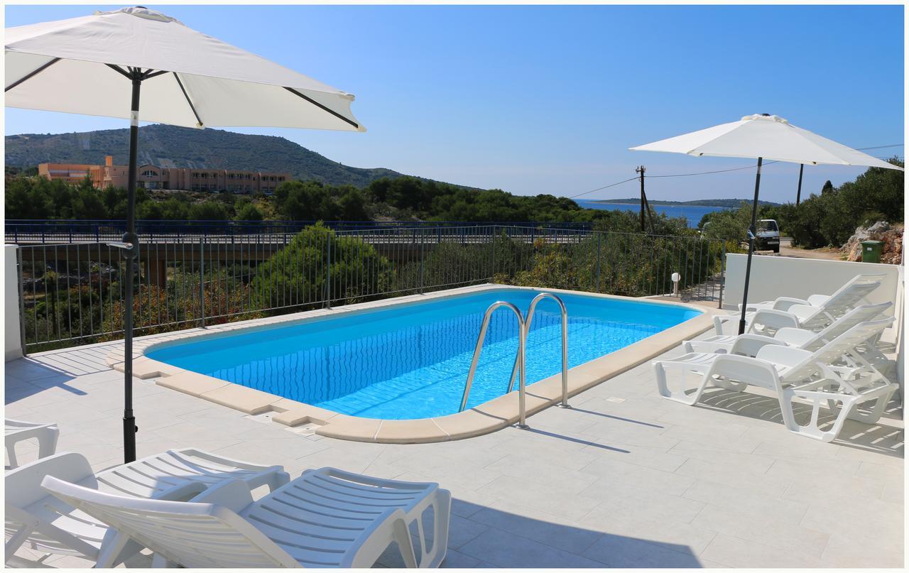 Apartments Huljev Примоштен Екстер'єр фото