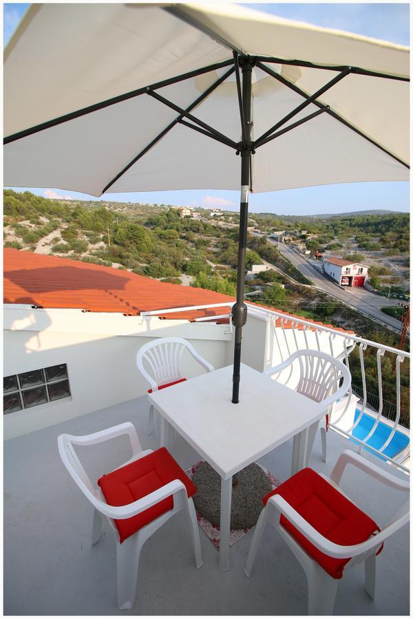 Apartments Huljev Примоштен Екстер'єр фото