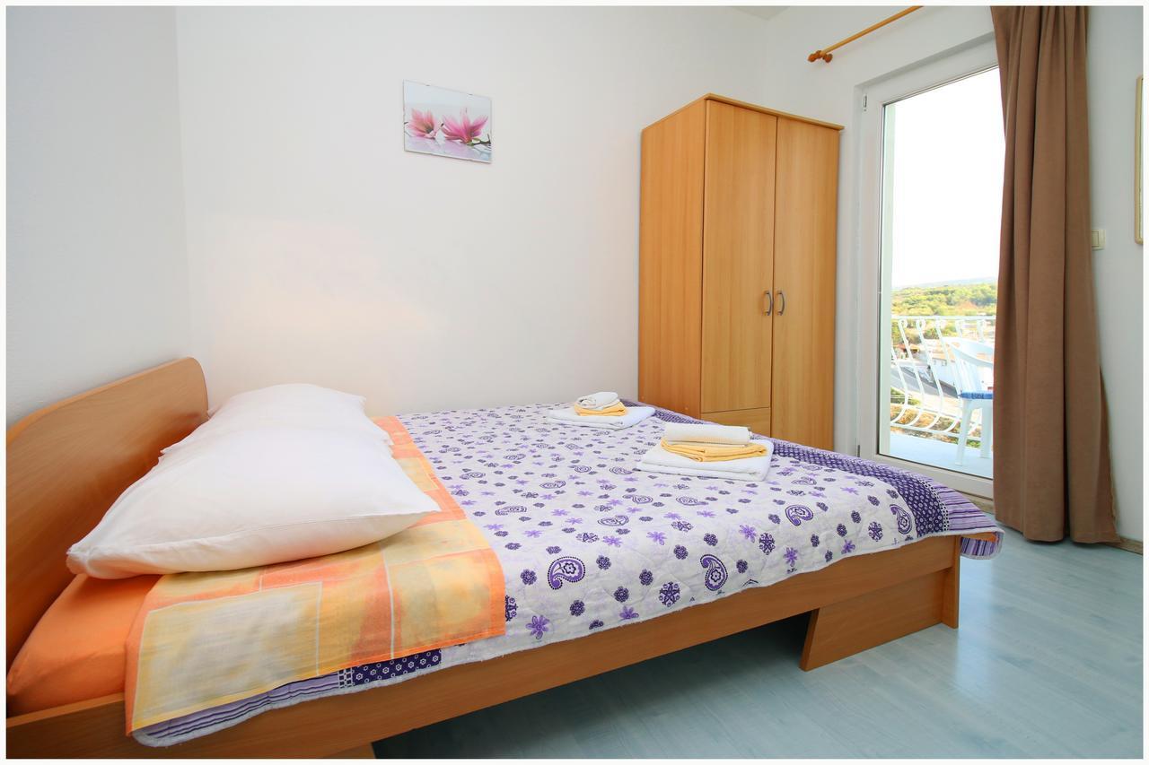 Apartments Huljev Примоштен Екстер'єр фото