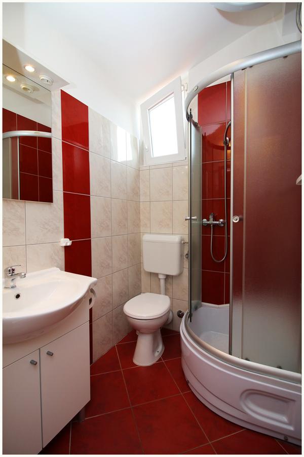 Apartments Huljev Примоштен Екстер'єр фото