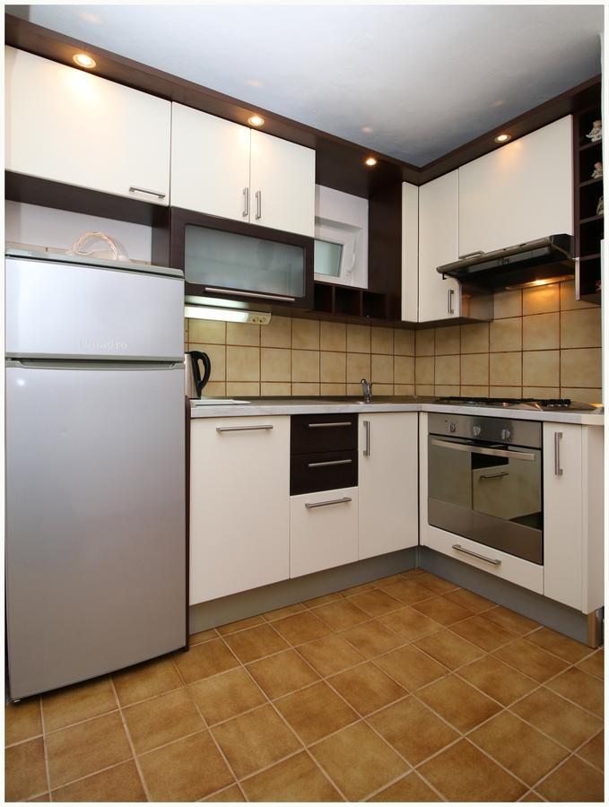 Apartments Huljev Примоштен Екстер'єр фото