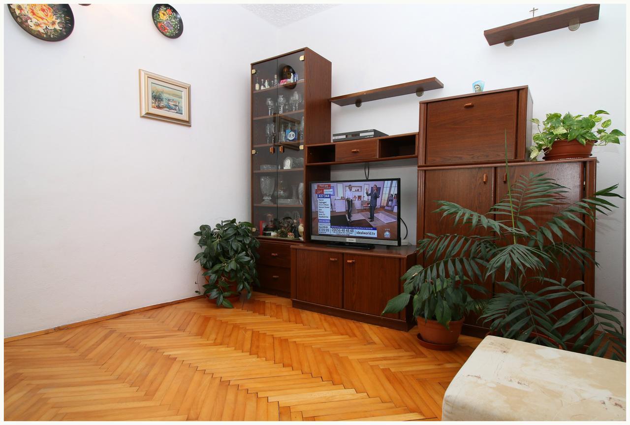 Apartments Huljev Примоштен Екстер'єр фото