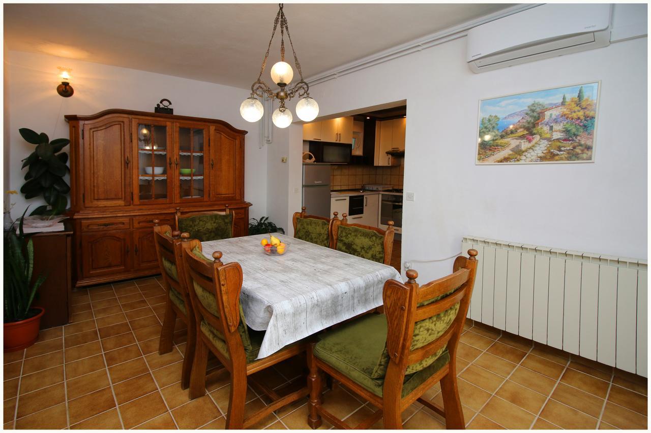 Apartments Huljev Примоштен Екстер'єр фото