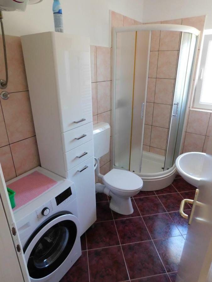 Apartments Huljev Примоштен Екстер'єр фото